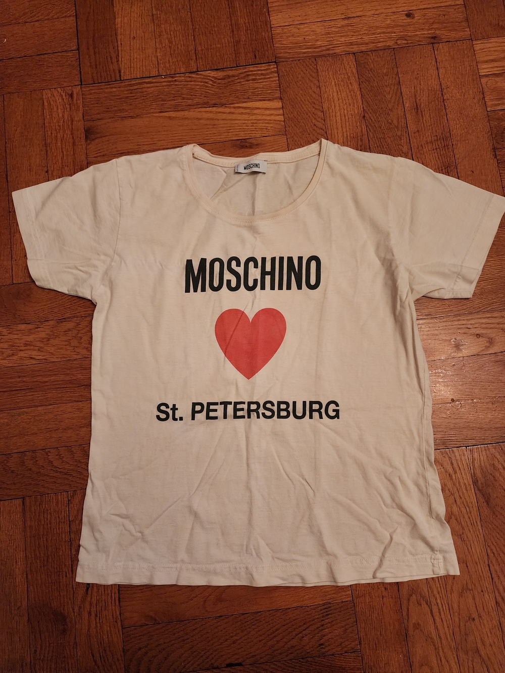 Cute Vintage Moschino T-shirt In Great Condition.